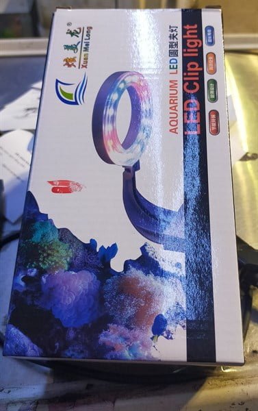 ĐÈN KẸP TRÒN XML màu trắng